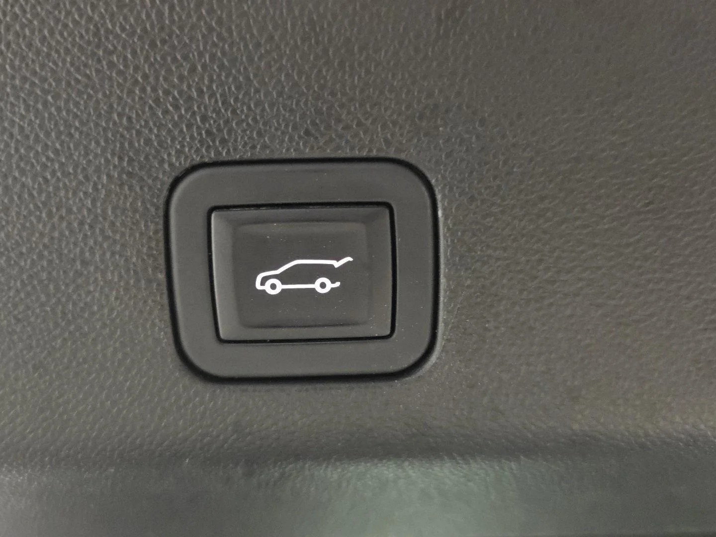 Used 2024 Onyx Black GMC SLT image 4
