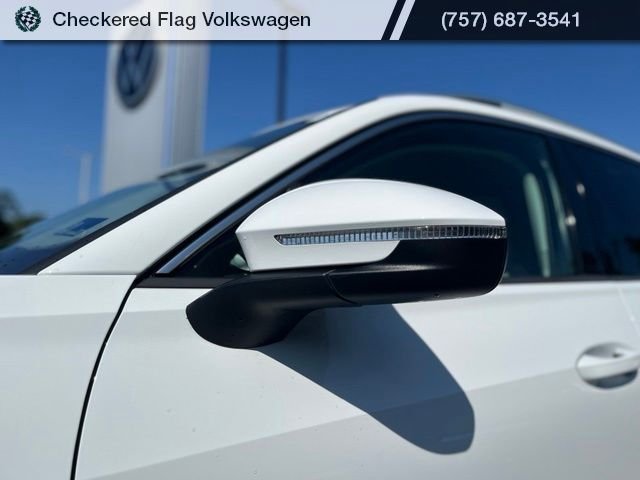 Used 2025 Pure White Volkswagen 2.0T SE image 2