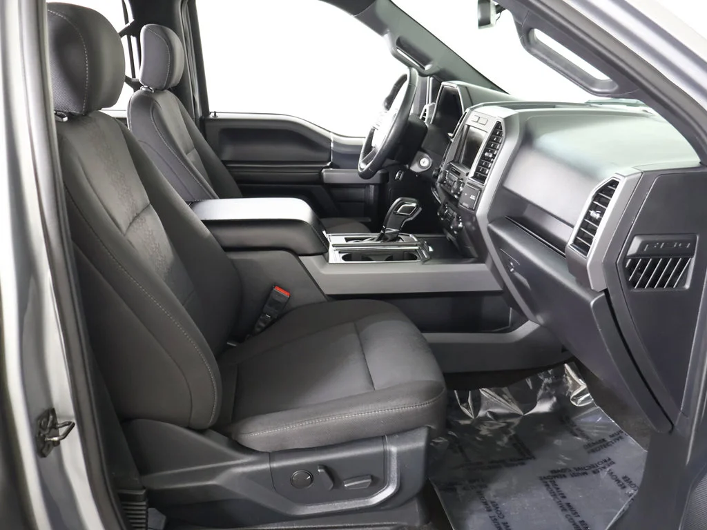 Used 2020 Silver Ford XLT image 29