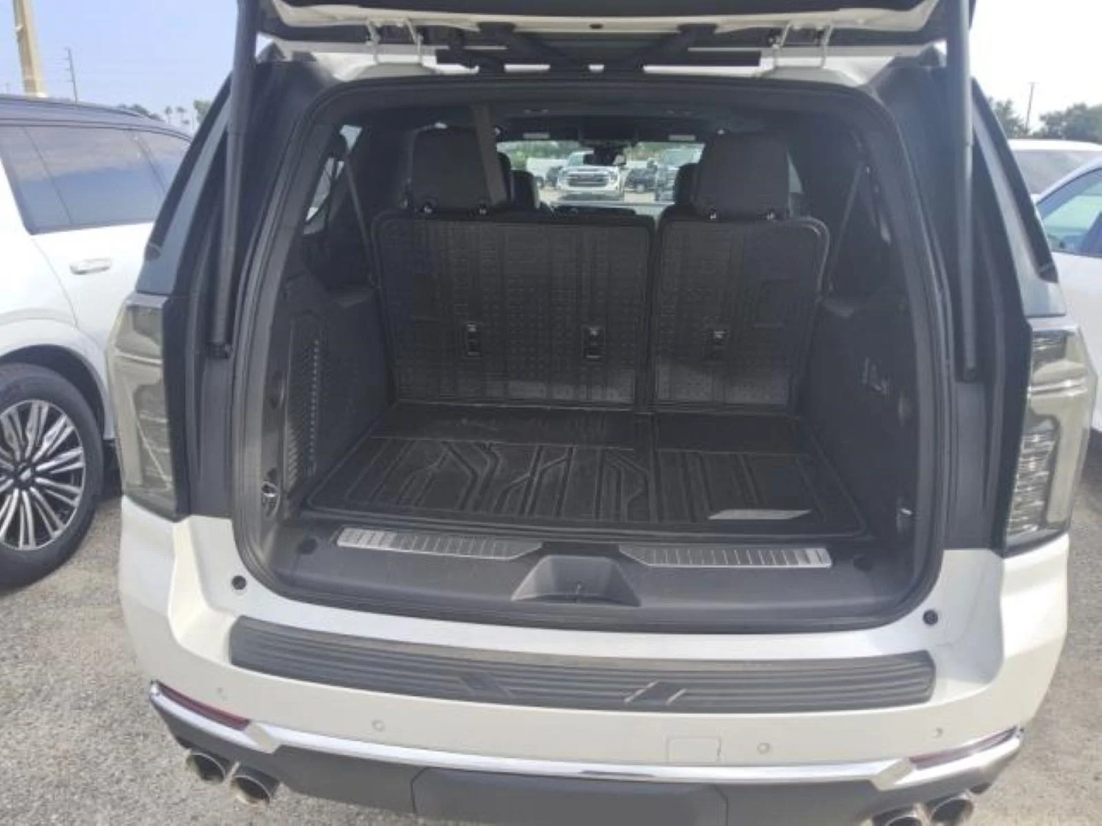 Used 2025 Iridescent Pearl Tricoat Chevrolet Premier image 5