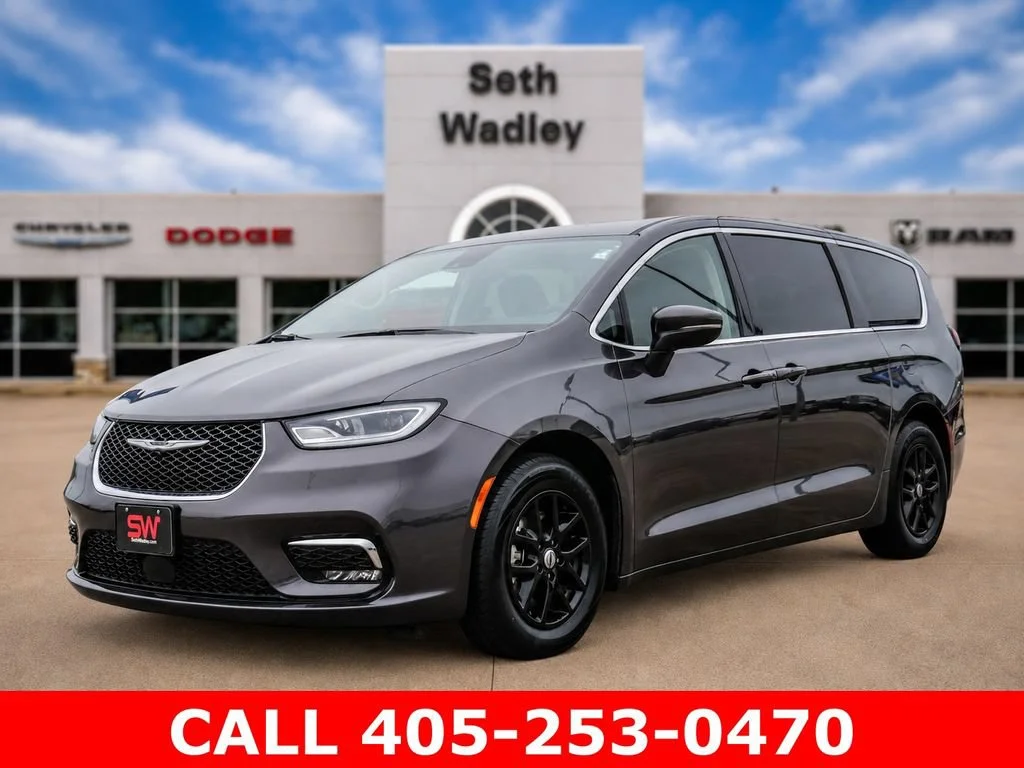 Used 2023 Gray Chrysler Touring L image 3