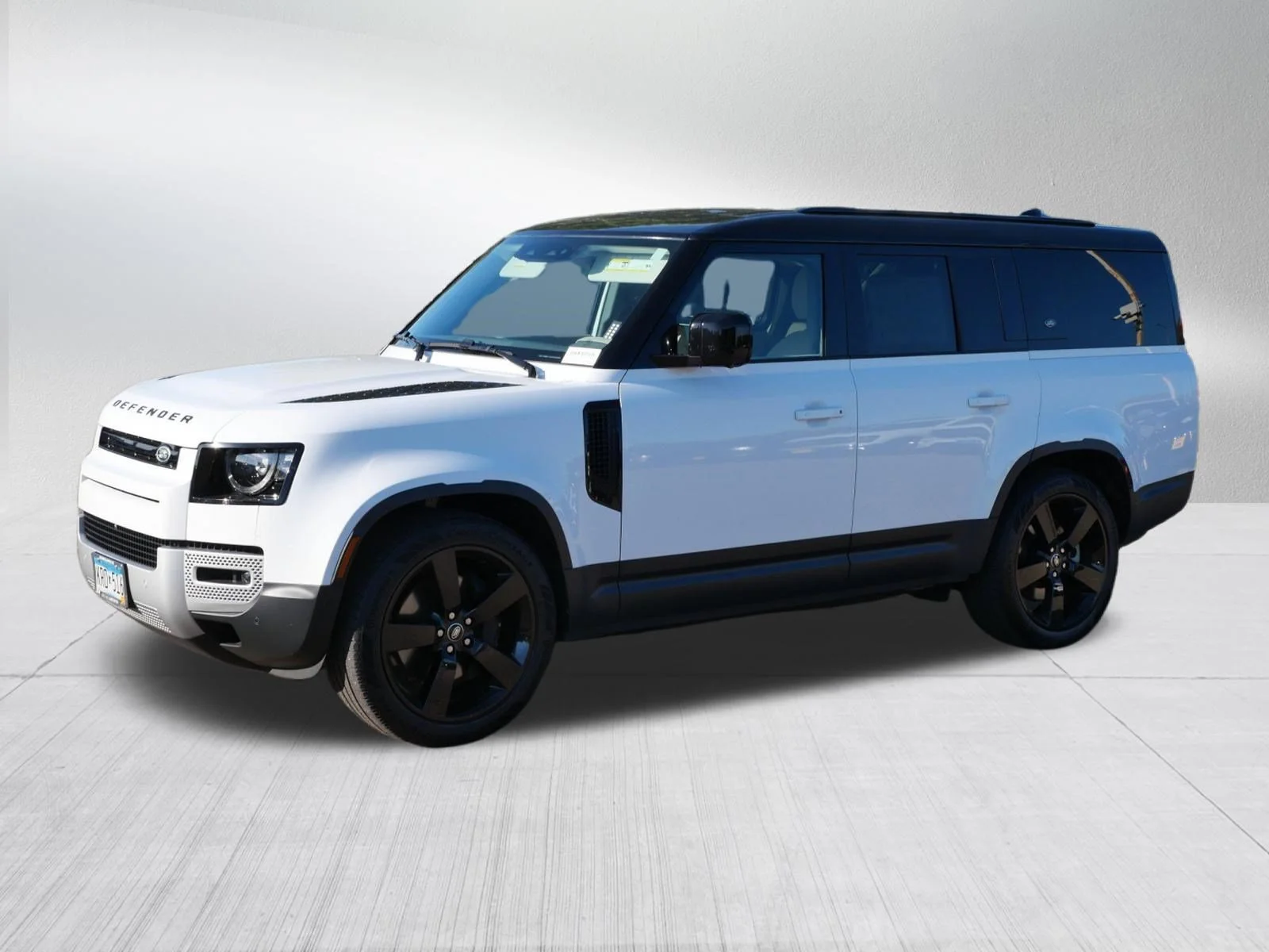 Used 2023 Fuji White Land Rover SE image 3