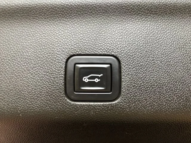 Used 2023 Sterling Gray Metallic Chevrolet Premier image 21