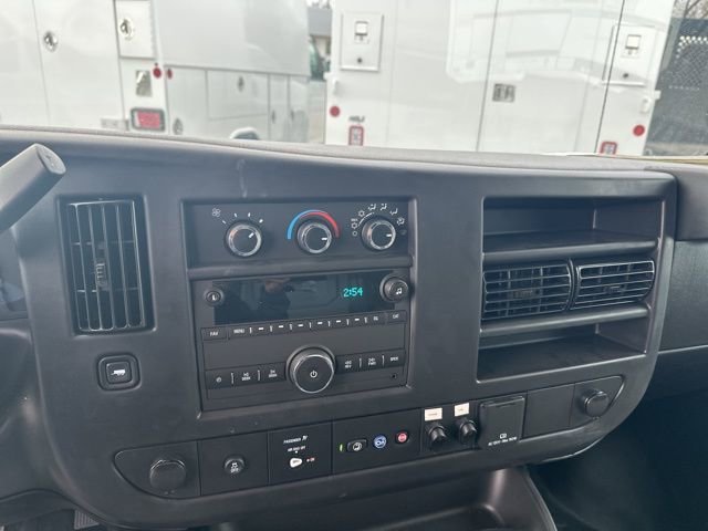 New 2025 Summit White Chevrolet 1WT image 16