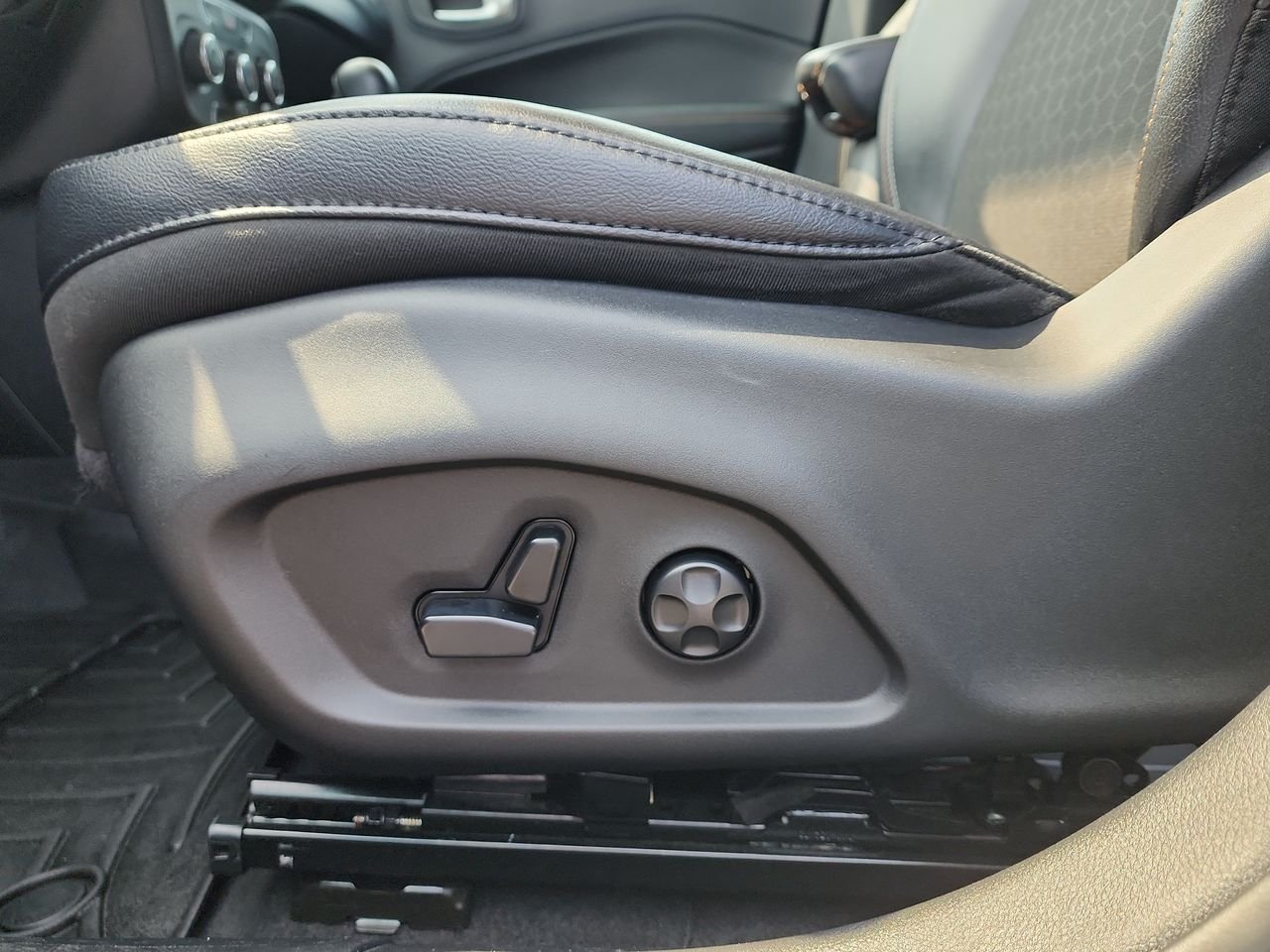 Used 2017 Gray Jeep Latitude image 12