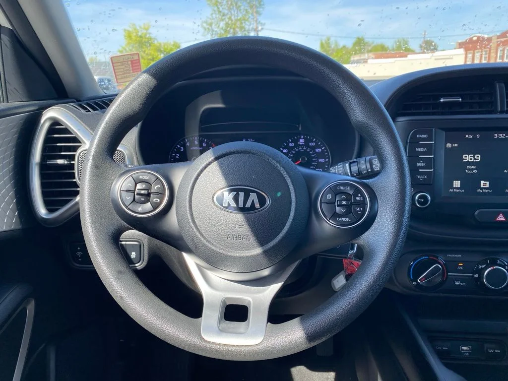 2021 Kia Soul LX - Photo 12