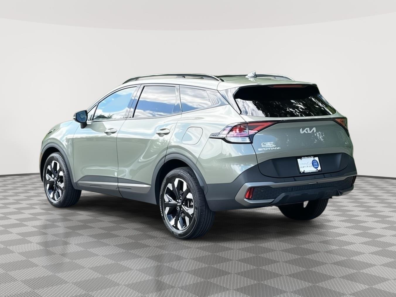 Used 2023 Jungle Green Kia X-Line image 7