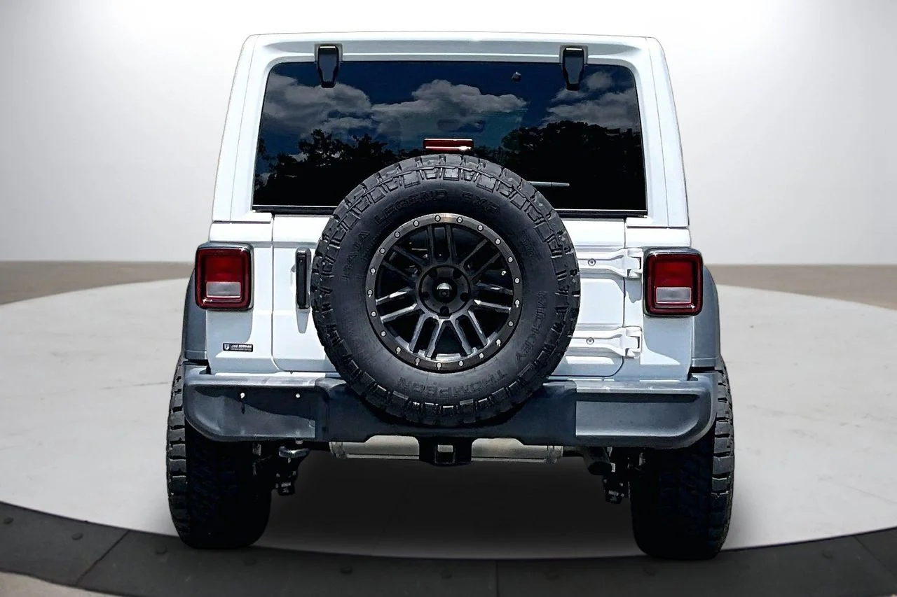 Used 2022 White Jeep Sport S image 8