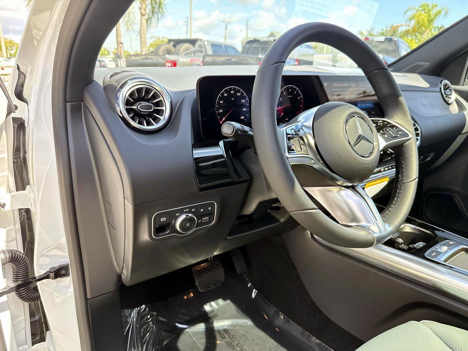 New 2026 Polar White Mercedes-Benz 250 SUV image 19