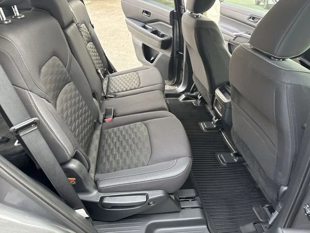 Used 2024 Gray Nissan S image 11