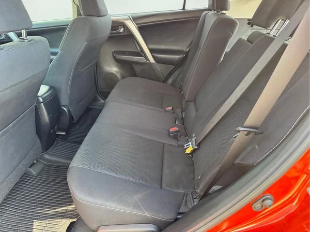 Used 2016 Red Toyota XLE image 10