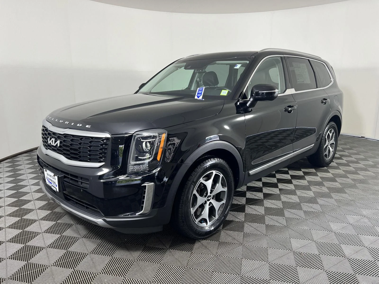 Used 2022 Ebony Black Kia EX image 7