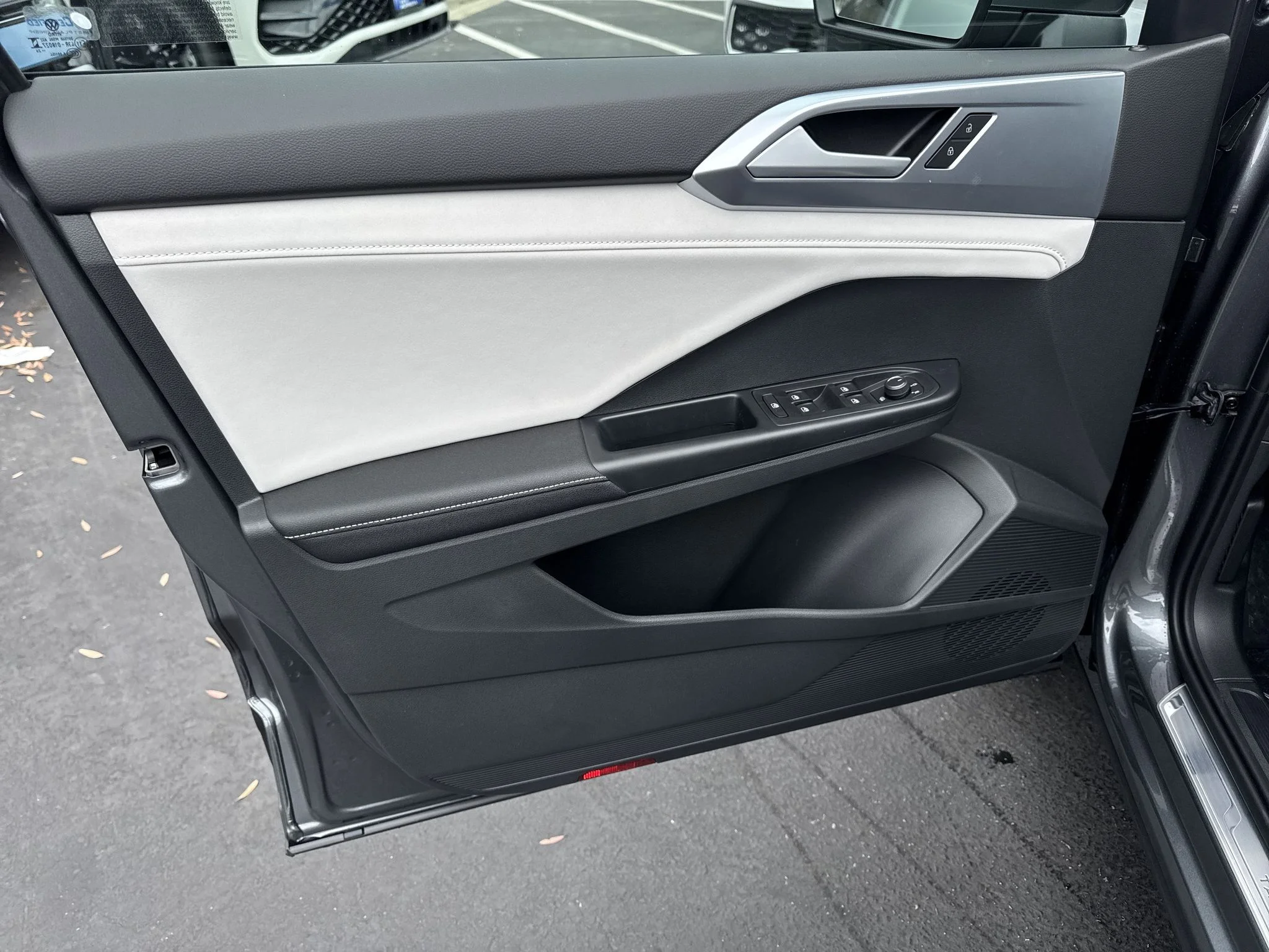 New 2026 Platinum Gray Metallic Volkswagen SE image 11