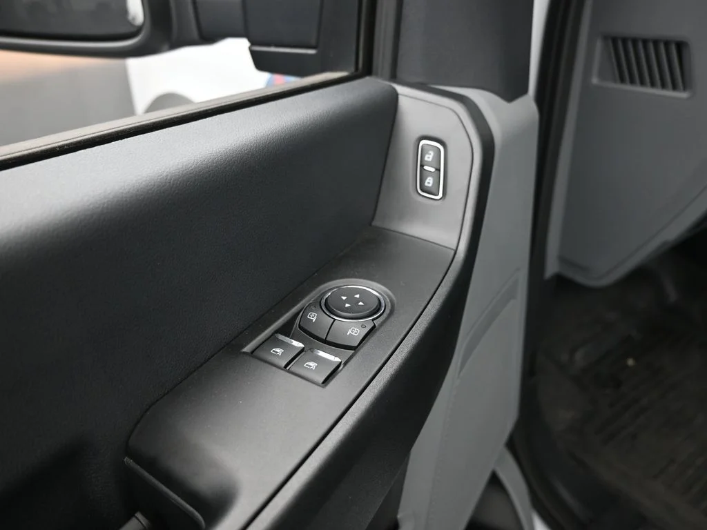 New 2025 Oxford White Ford XL image 8