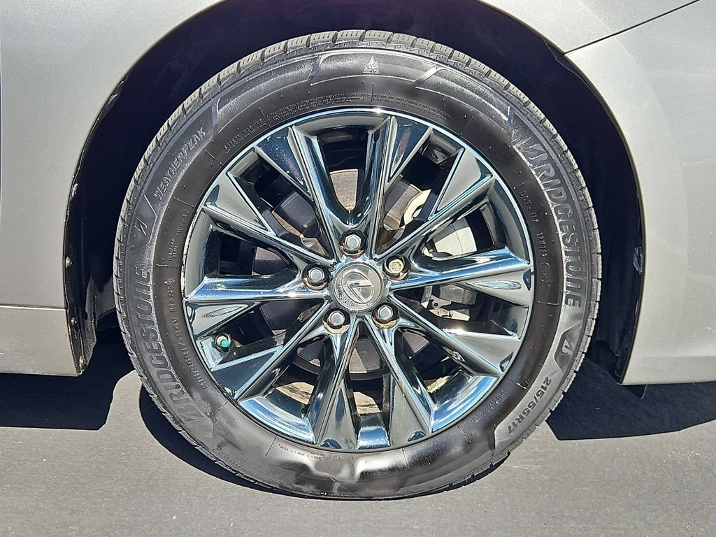 Used 2015 Silver Lexus 300h image 30