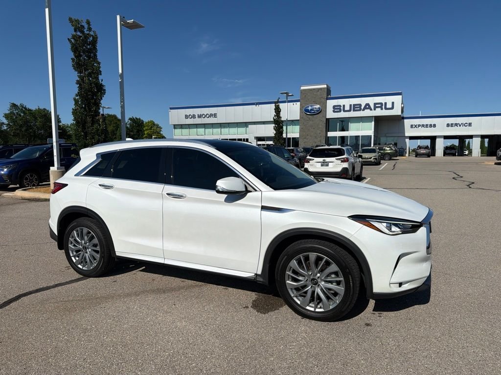 Used 2023 White INFINITI LUXE image 1