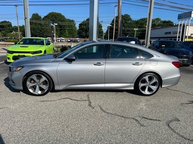 Used 2018 Lunar Silver Metallic Honda Touring image 6