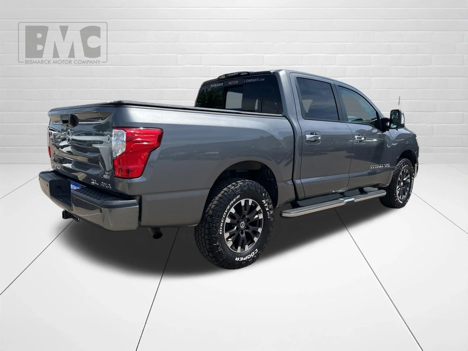 Used 2019 Gray Nissan SL image 3