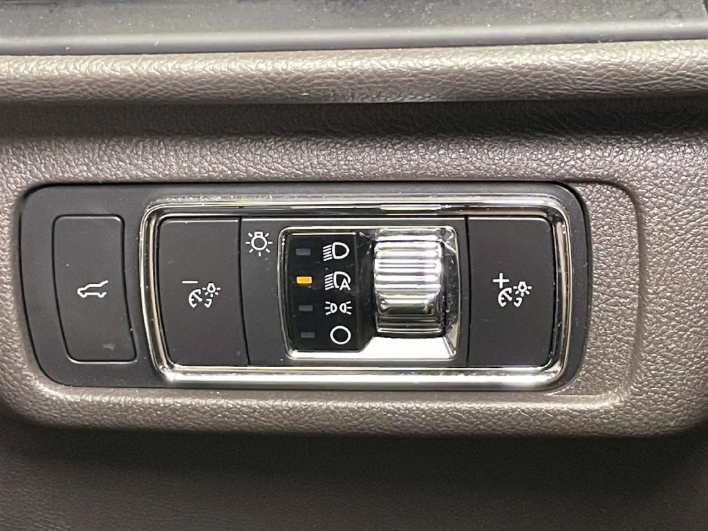 Used 2021 Gray Lincoln Standard image 28