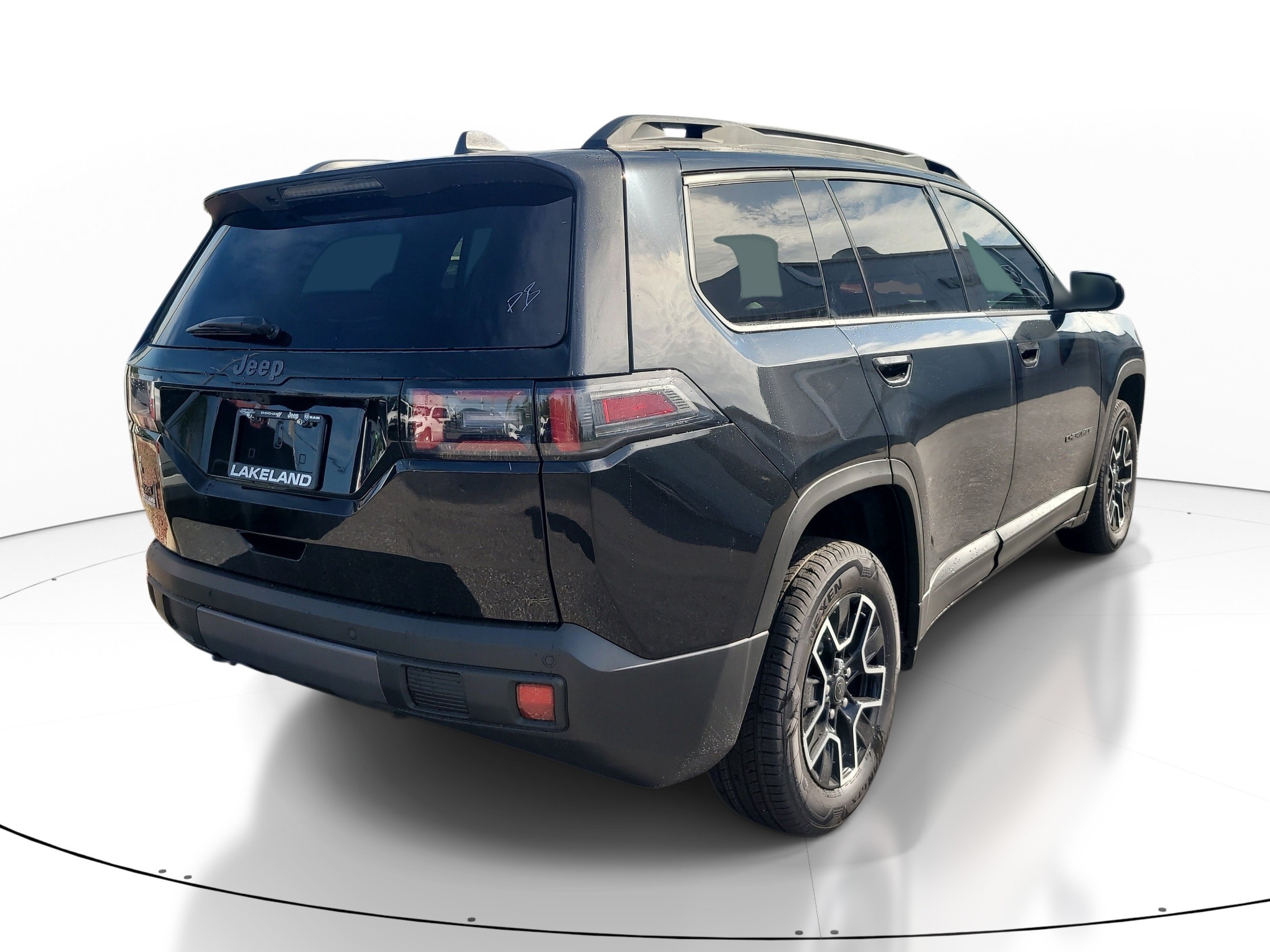 New 2026 Diamond Black Crystal Pearl-Coat Exterior Paint Jeep  image 6