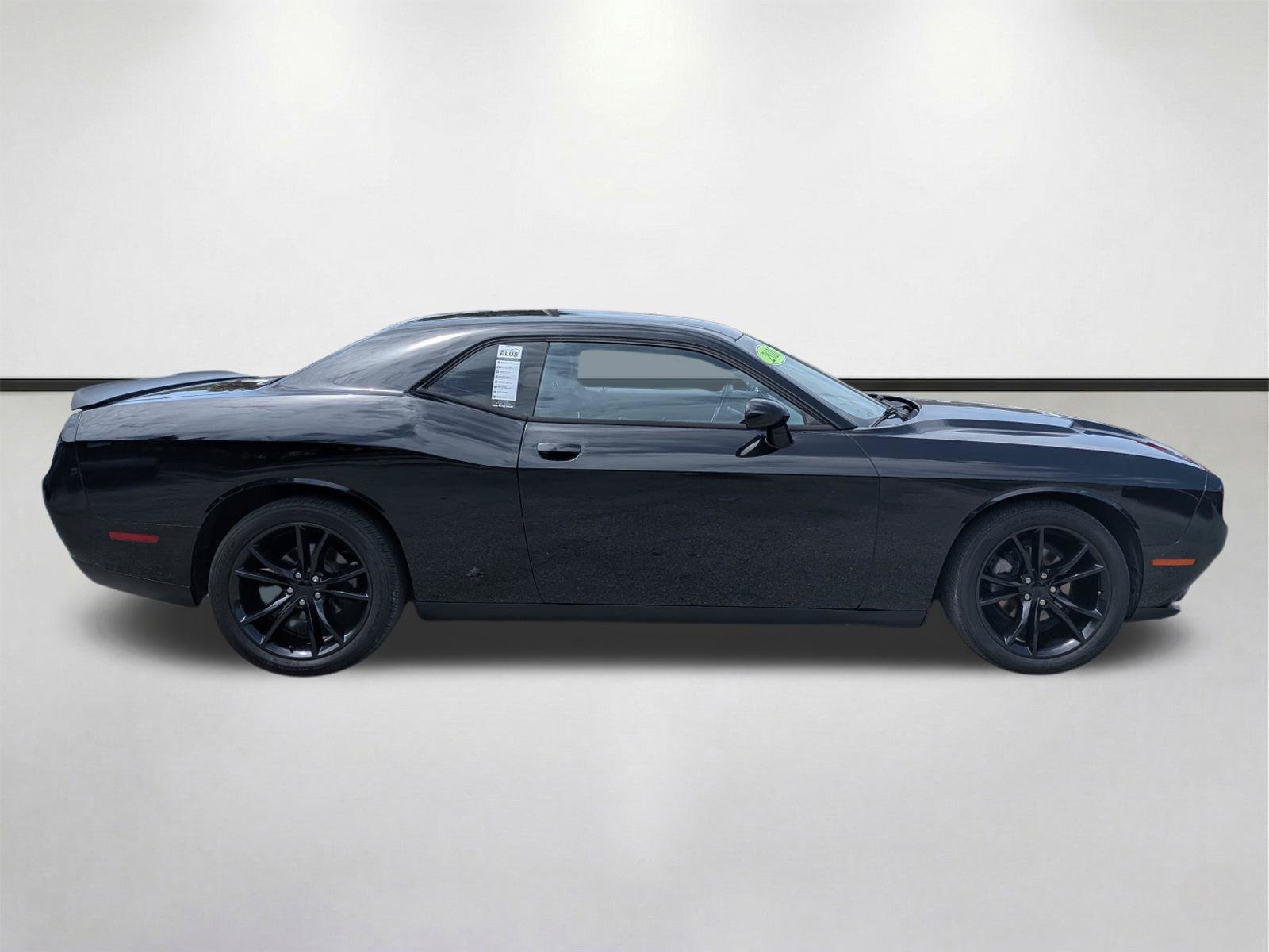 Used 2016 Pitch Black Clearcoat Dodge SXT image 3