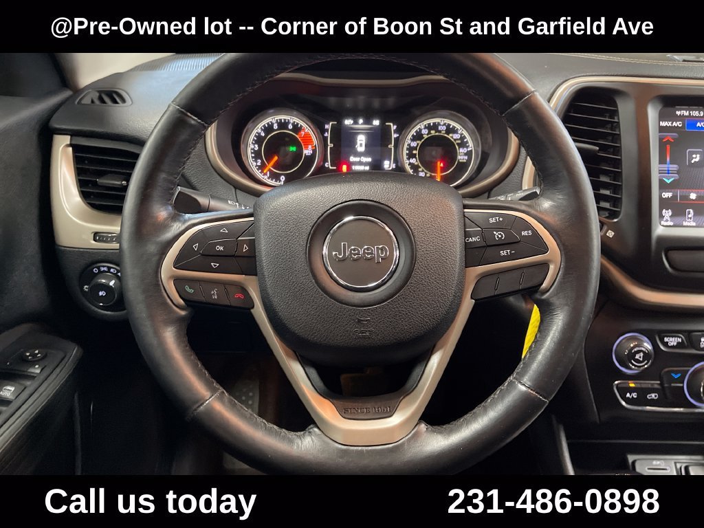 Used 2016  Jeep LATITUDE image 20