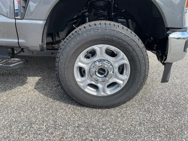 New 2026 CARBONIZED GRAY Ford XLT image 6