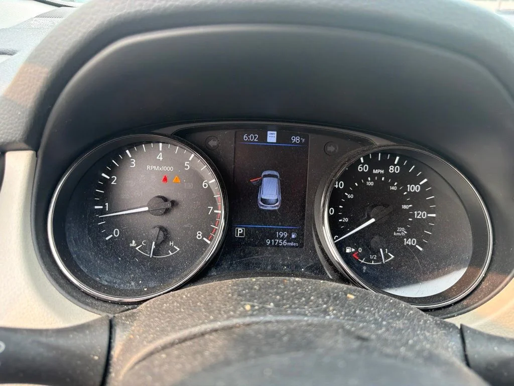Used 2020 Silver Nissan SL image 18