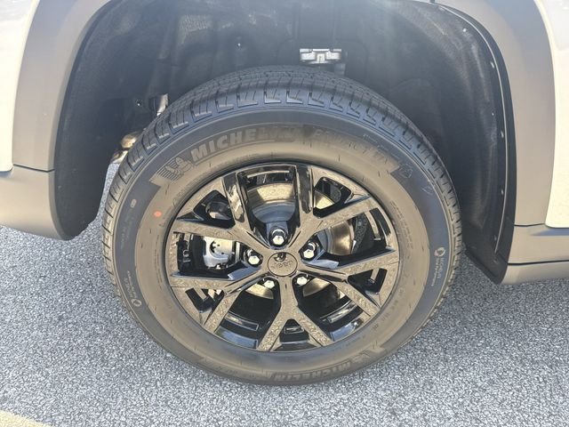 New 2026 Silver Jeep Laredo Altitude image 18