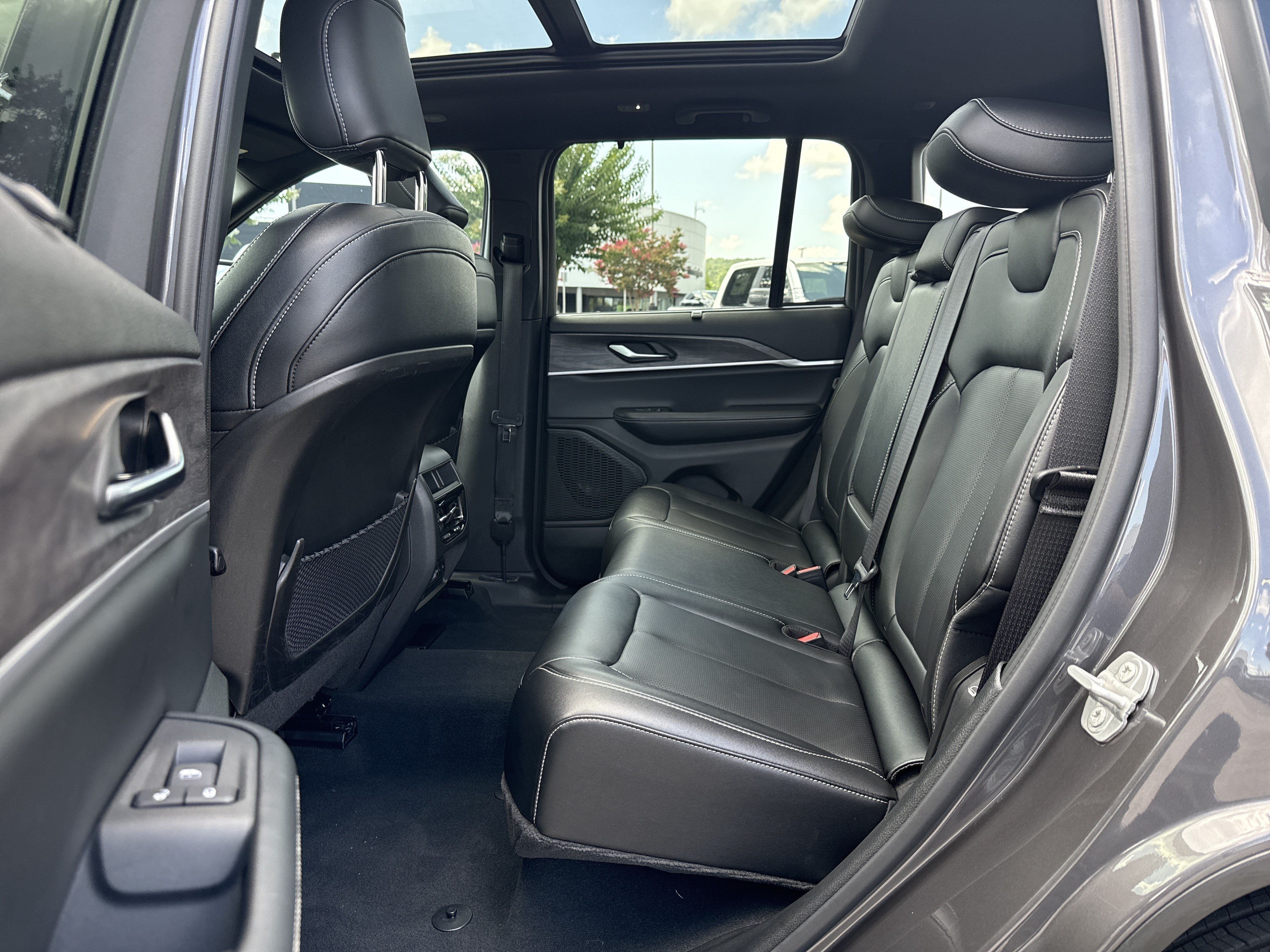 Used 2024 Baltic Gray Metallic Clearcoat Jeep Limited image 26