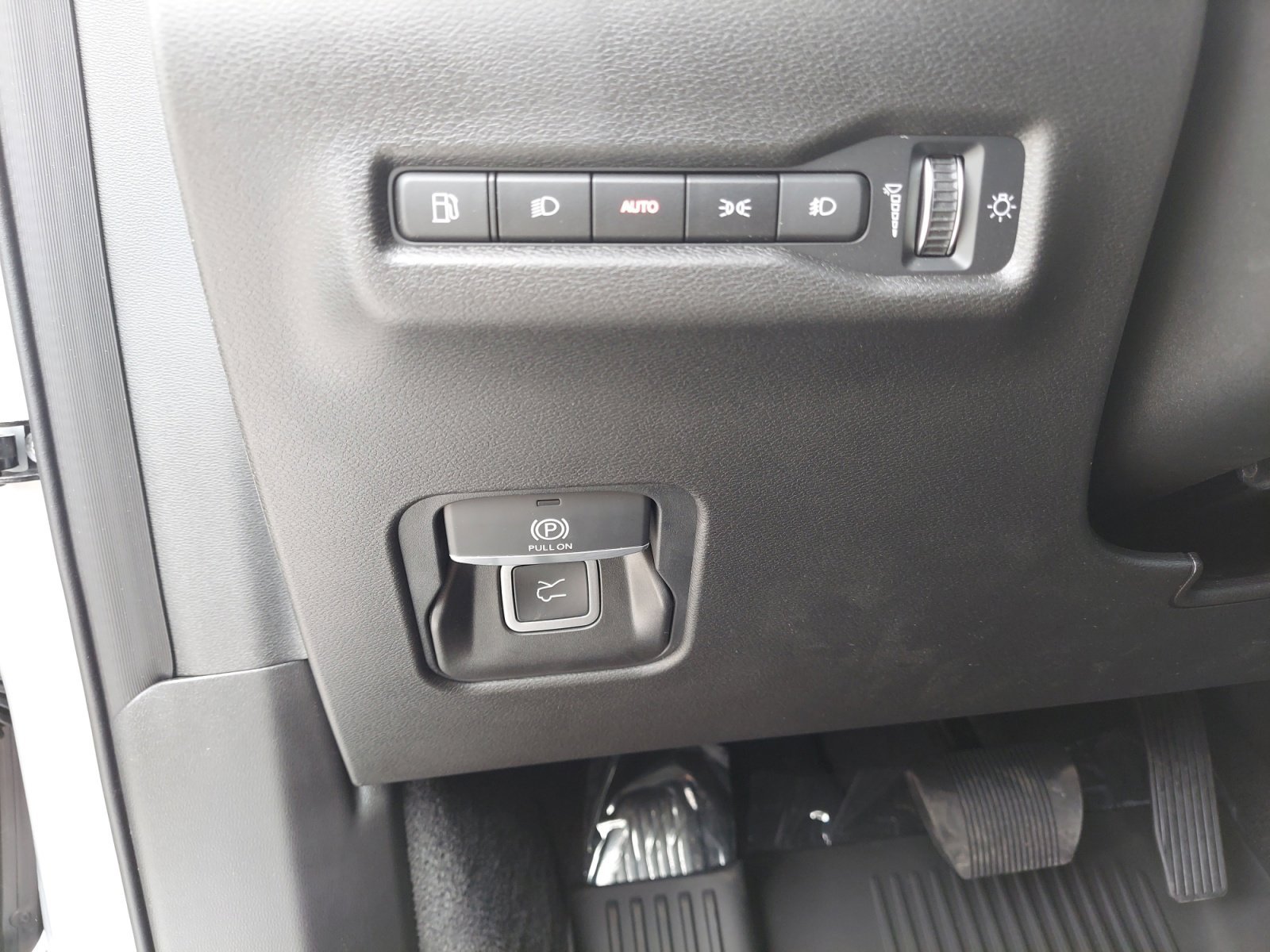 New 2026 Silver Zynith Clearcoat Jeep Laredo image 26
