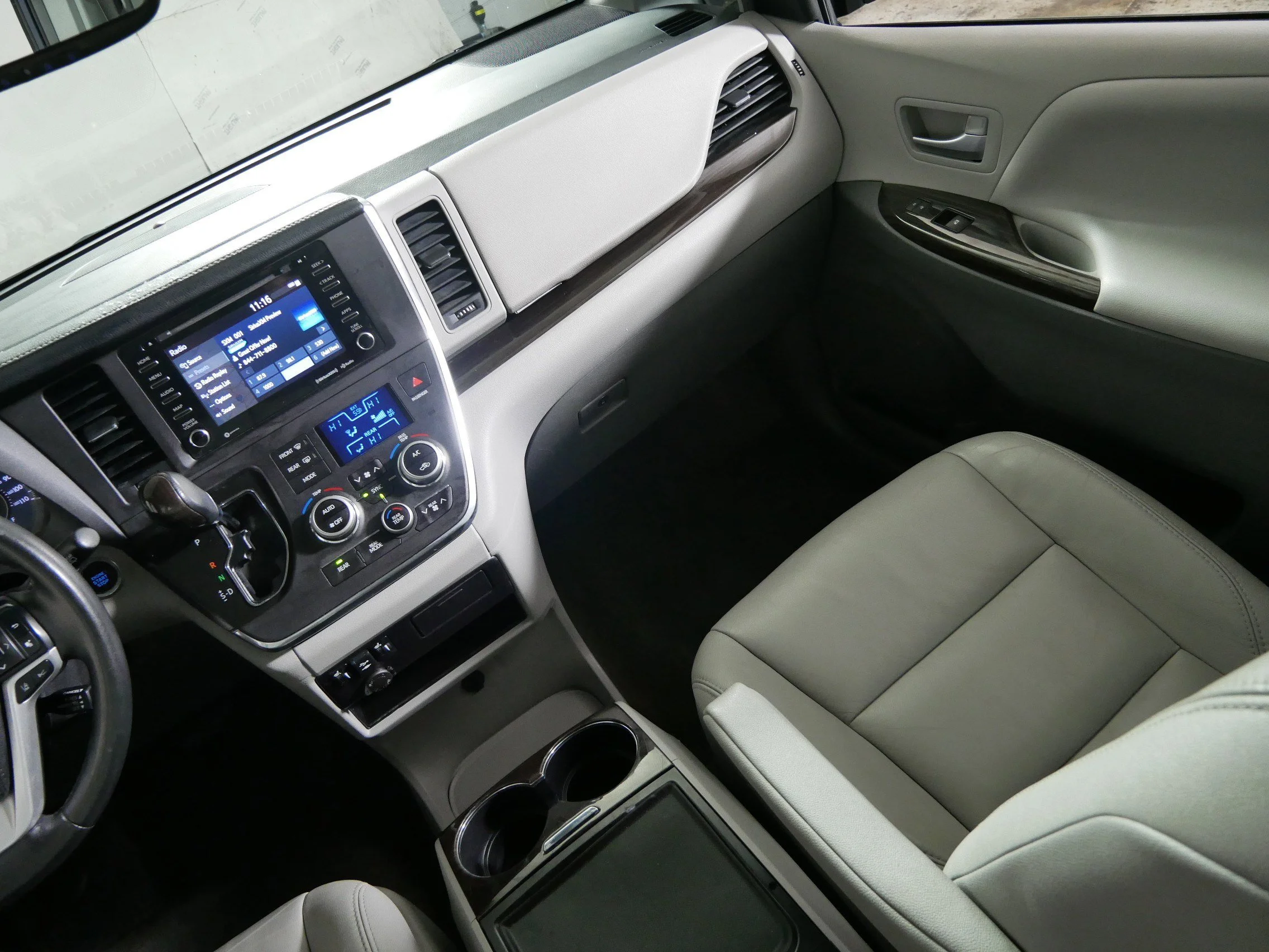 Used 2018 Parisian Night Pearl Toyota XLE image 11