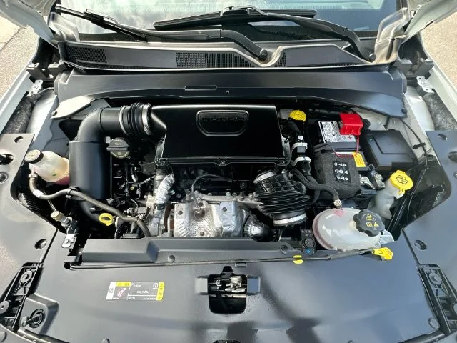Used 2023 White Jeep Latitude image 27