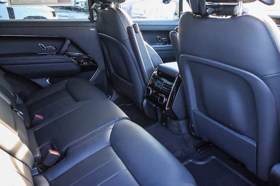 New 2026 Borasco Grey LAND ROVER Dynamic SE image 19