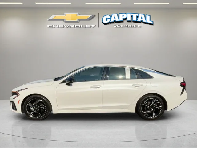 Used 2025 White Kia GT-Line image 2