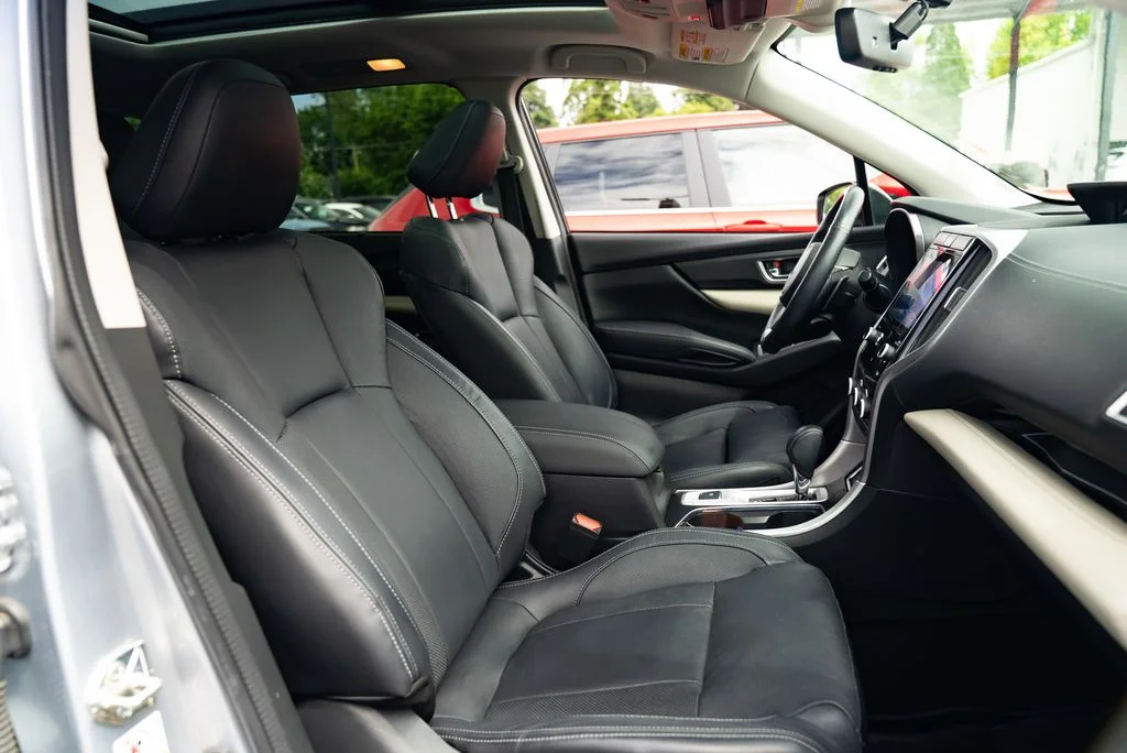 Used 2019 Silver Subaru Limited image 25