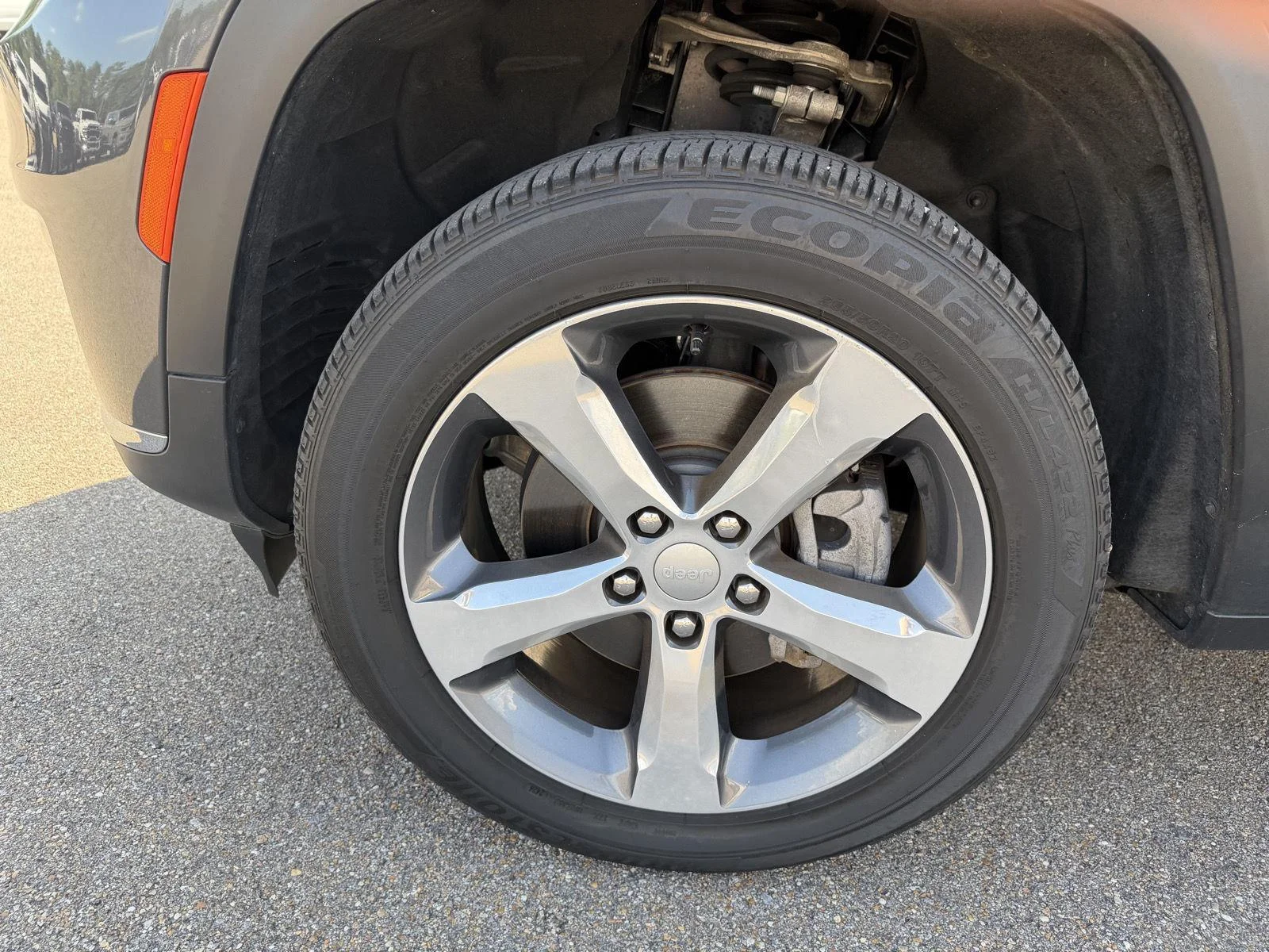 Used 2025 Baltic Gray Metallic Clearcoat Jeep Limited image 25