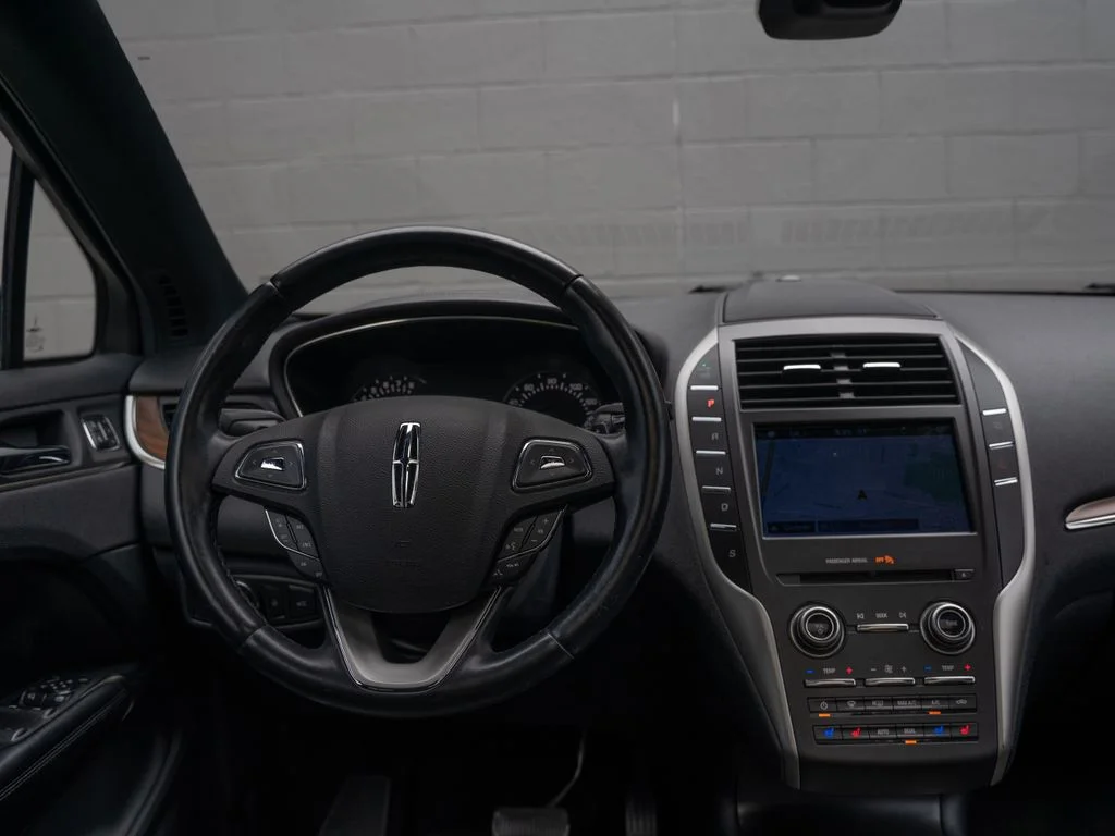 Used 2017 Black Lincoln Reserve image 22
