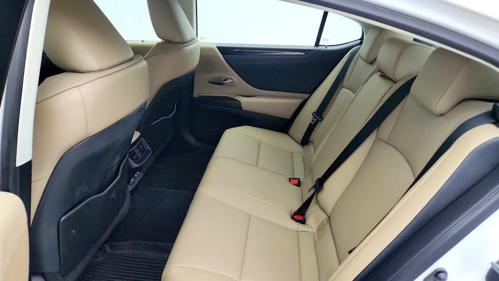Used 2021 Eminent White Pearl Lexus ES 250 AWD w/ Premium Pkg & Blind Spot Monitor image 20