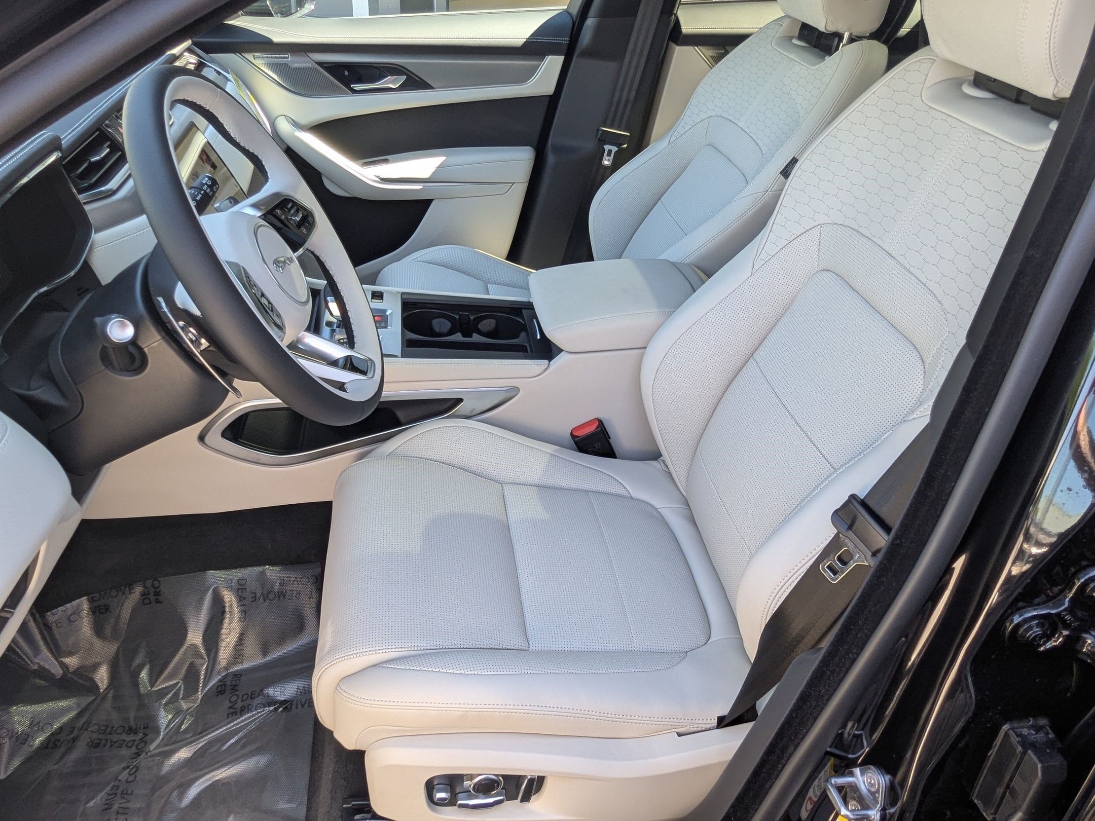 New 2026 Santorini Black JAGUAR  P400 R-DYNAMIC S image 24