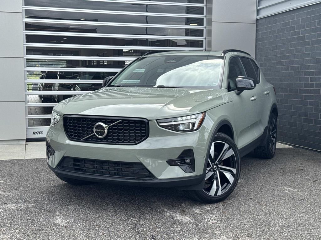 2023 Volvo XC40