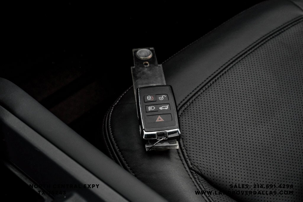 Used 2025 Black Land Rover X-Dynamic SE image 65
