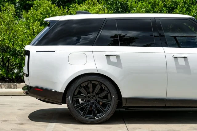2026 Land Rover Range Rover SE - Photo 8
