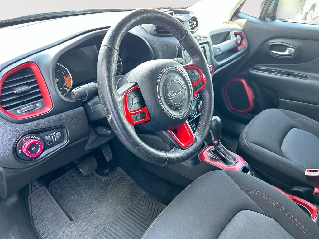 Used 2016 Gray Jeep Trailhawk image 10
