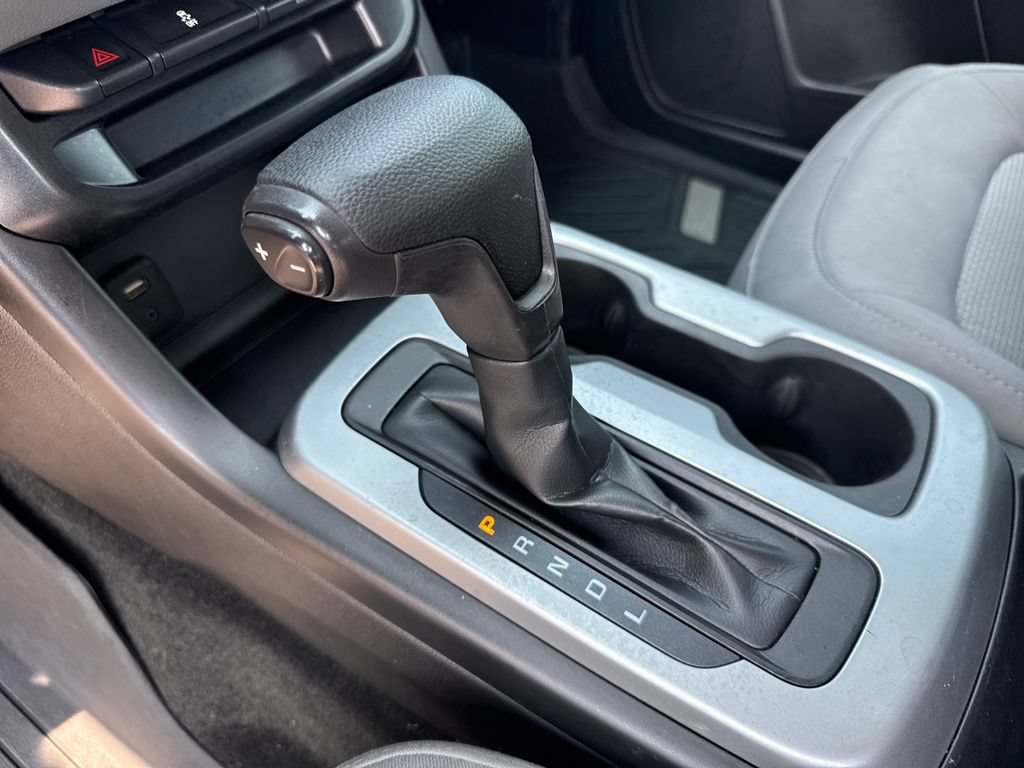 Used 2018 SUMMIT WHITE Chevrolet 4WD LT image 22
