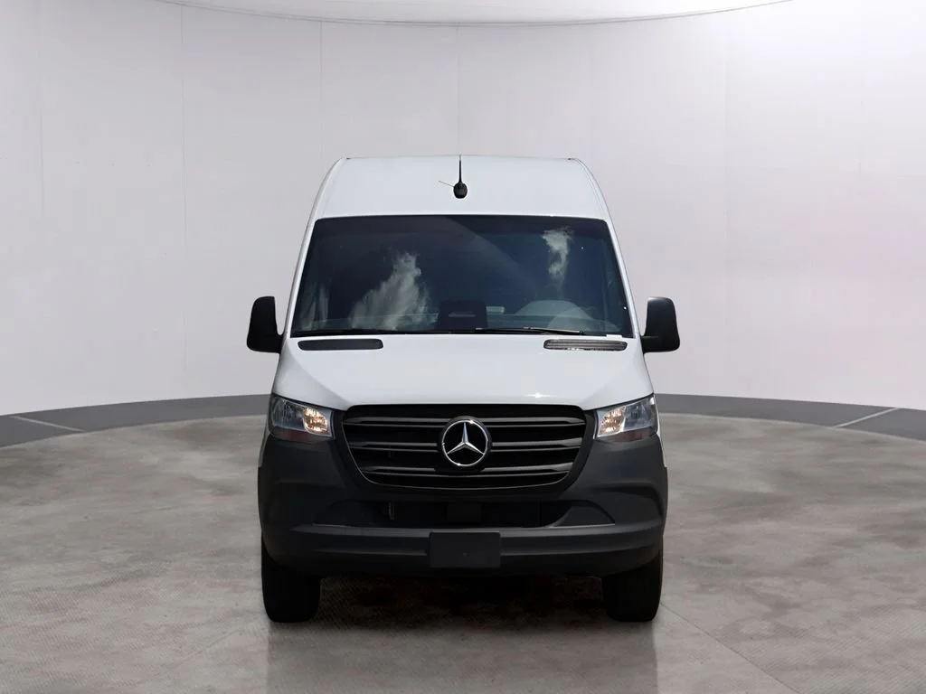 New 2025 Arctic+White Mercedes-Benz Cargo 144 WB image 44