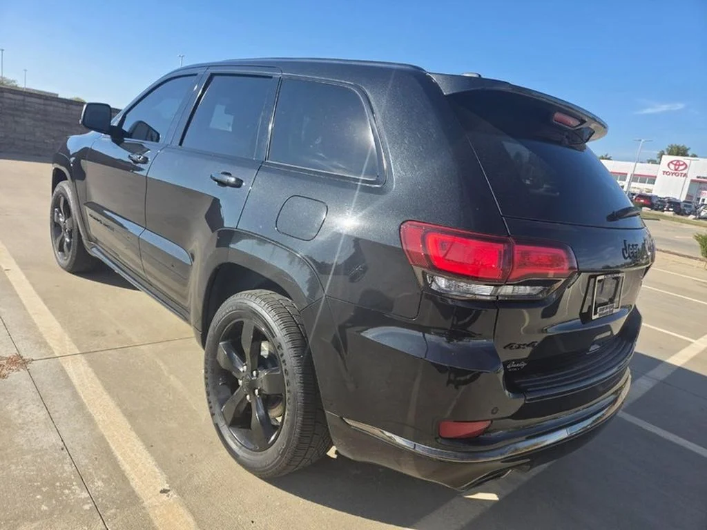 Used 2016 Brilliant Black Crystal Pearlcoat Jeep High Altitude image 5