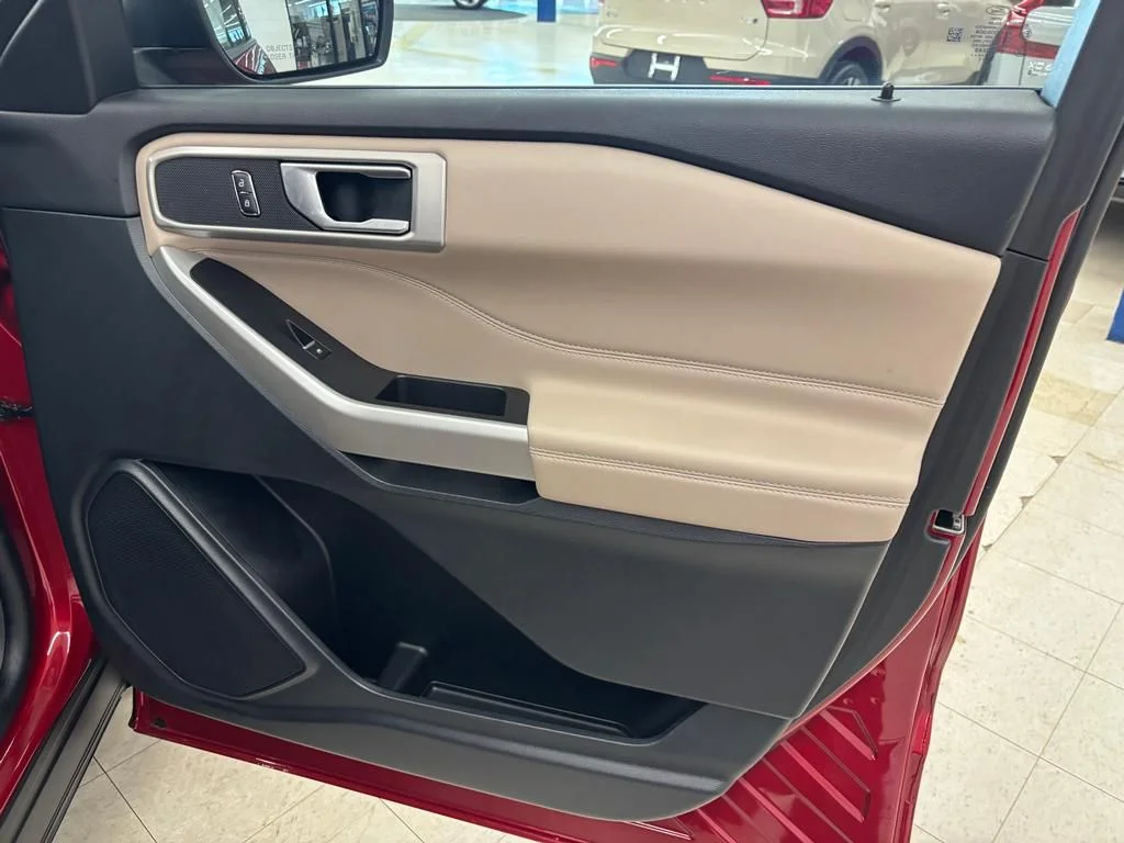 Certified Used 2023 Rapid Red Metallic Tinted Clearcoat Ford XLT image 16