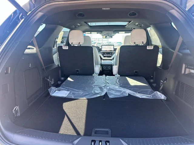 New 2027 Avalanche Gray Ford Platinum™ image 21