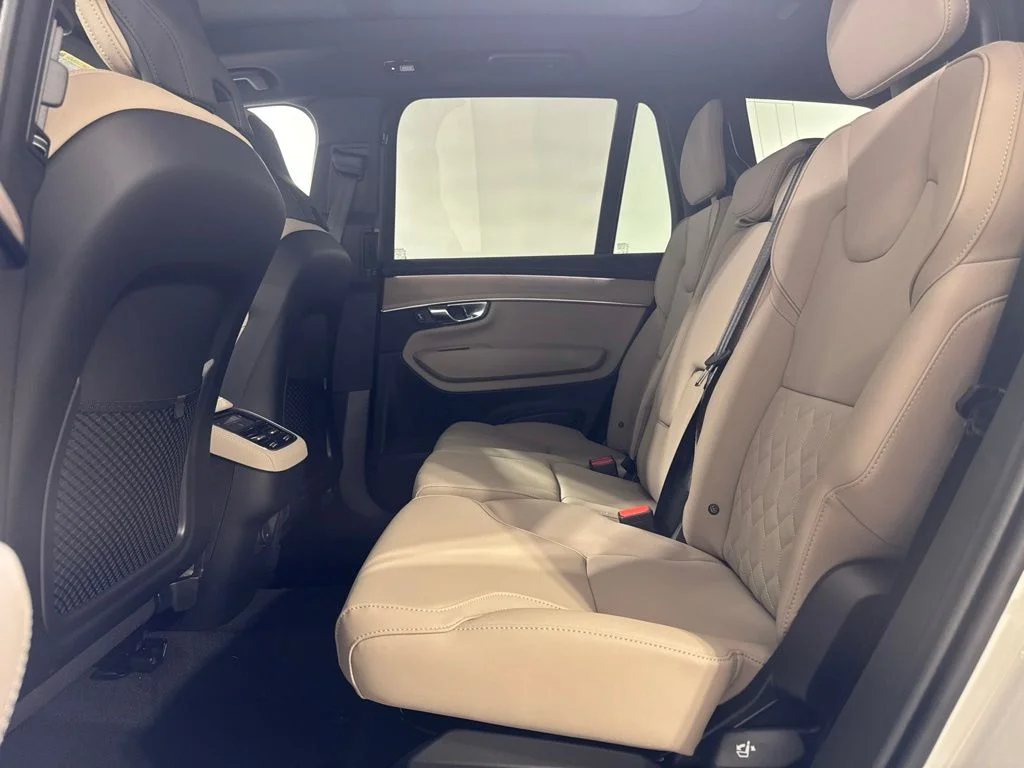 New 2026 Crystal White Pearl Volvo B6 Plus 7-Seater image 22
